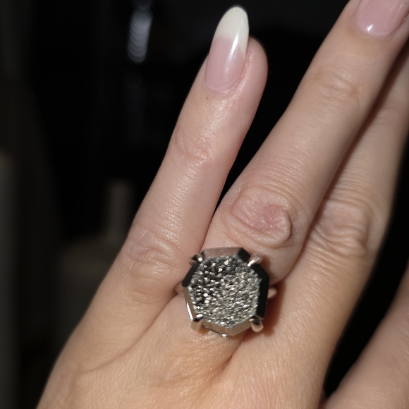 Kendra Scott Jewelry - Kendra Scott Ryan Statement Cocktail Ring silver tone platinum Size 5.5